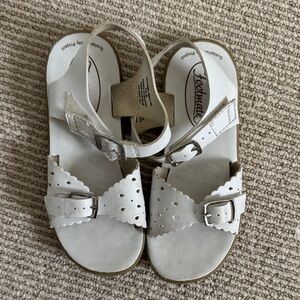 FootMates White Girls Buckle Sandals with Scalloped Straps